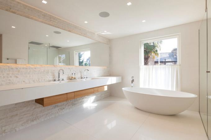 8 razones por las que usted debe tener un espejo retroiluminado en su cuarto de baño //ellas son eficientes --- Porque utilizan luces LED, bastante que las incandescentes, los espejos hechos excursionismo utilizan mucho menos energía y último más de largo las bombillas que ordinarias.