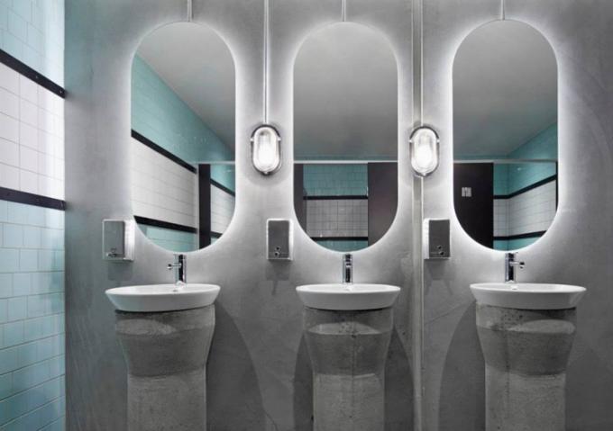 8 razones por las que usted debe tener un espejo retroiluminado en su cuarto de baño //ellas son fáciles de instalar --- Usted puede funcionar con una tira de luces LED detrás del espejo usted mismo y conectar con una fuente de energía, o usted puede comprar un espejo pre-encendido y tenerlo instalado.